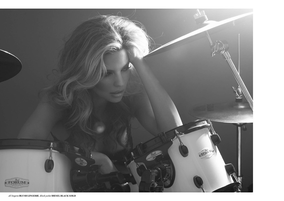 Drummer Girl3