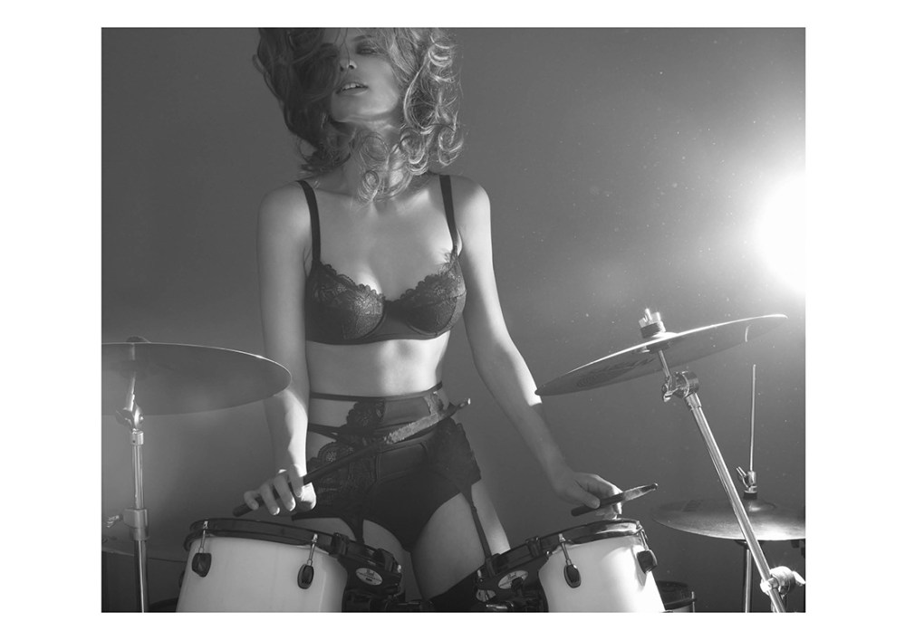 Drummer Girl4