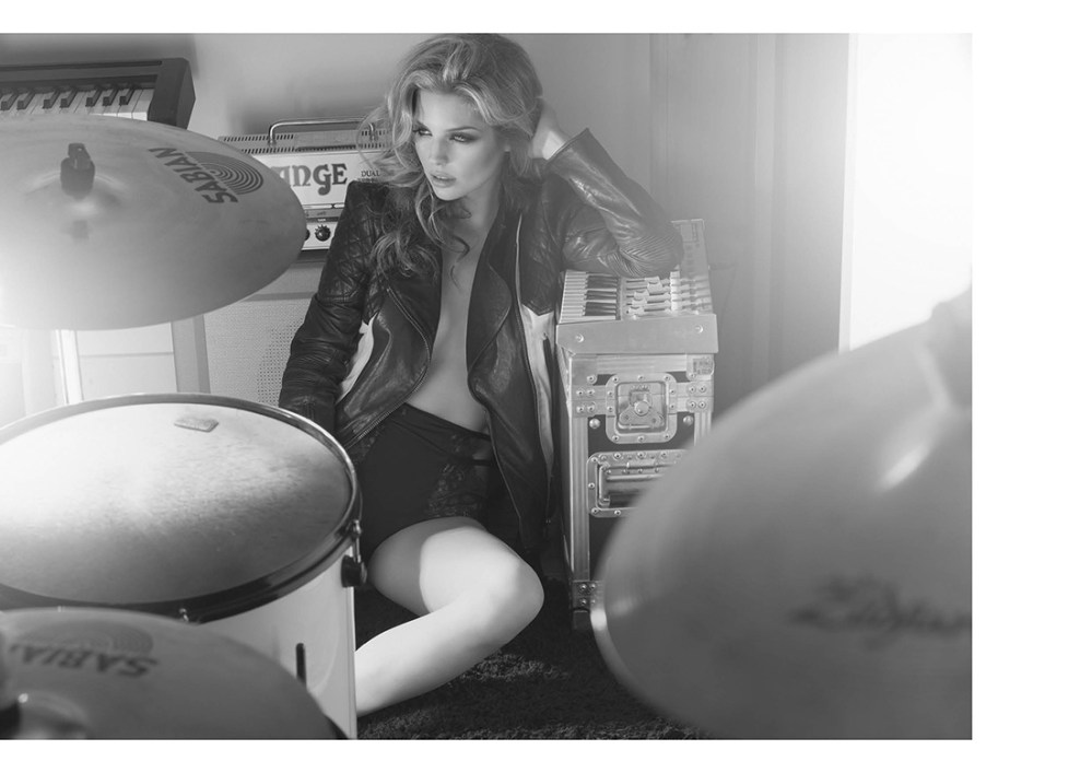 Drummer Girl5
