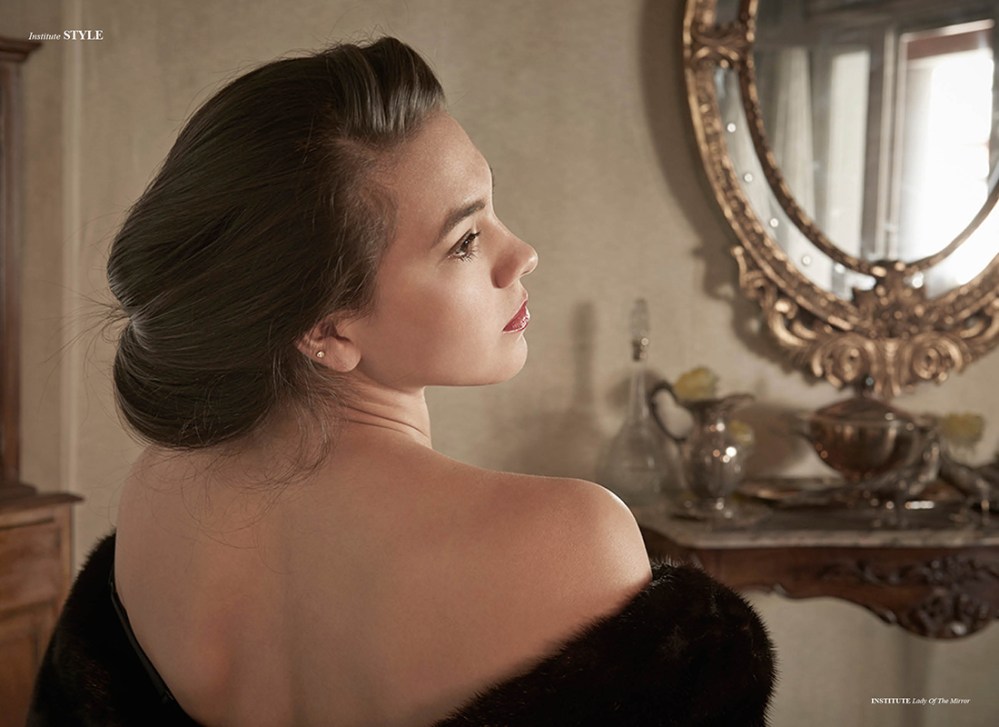 lady-of-the-mirror-3