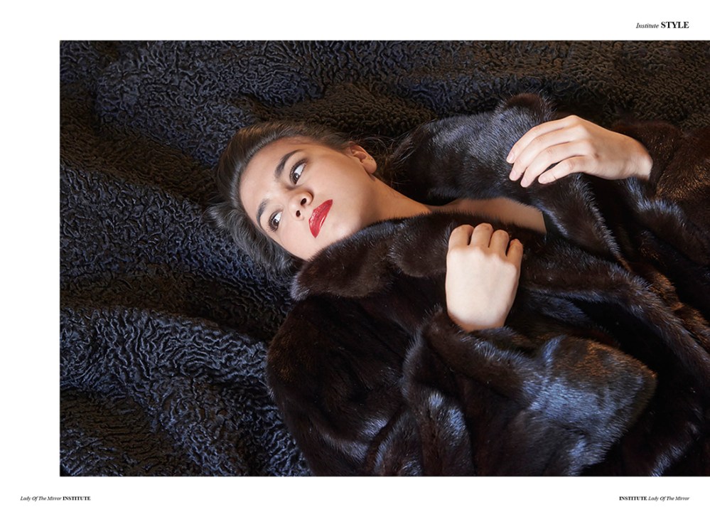 lady-of-the-mirror-4